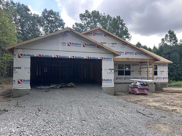 1.7 Acres of Land with Home for Sale in Jamestown, Tennessee