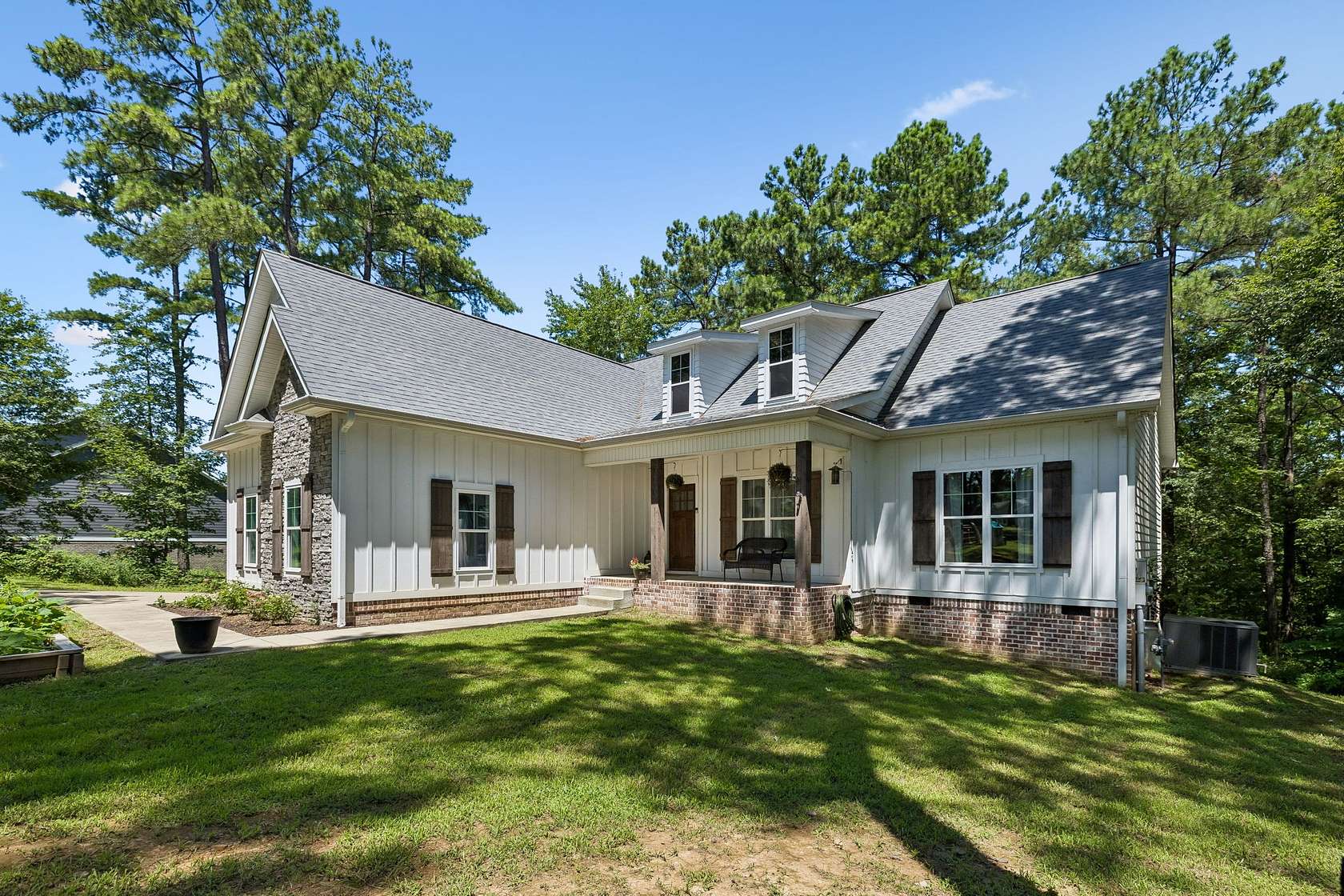 1.5 Acres of Land with Home for Sale in Dickson, Tennessee