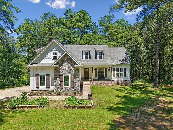 1.5 Acres of Land with Home for Sale in Dickson, Tennessee