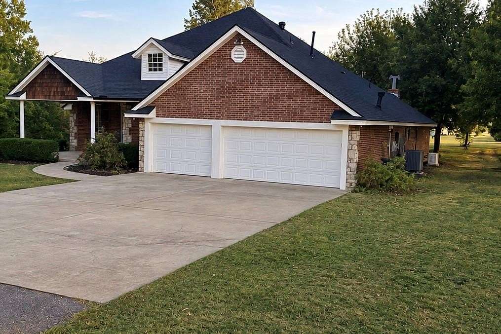 9.69 Acres of Land with Home for Sale in Yukon, Oklahoma