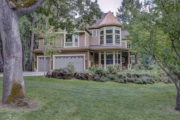 114 Acres of Land with Home for Sale in Eagle Point, Oregon