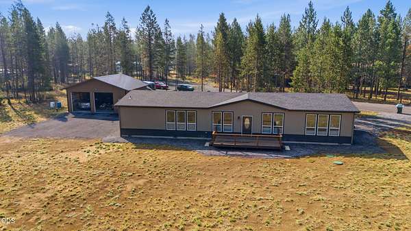 1.5 Acres of Land with Home for Sale in La Pine, Oregon