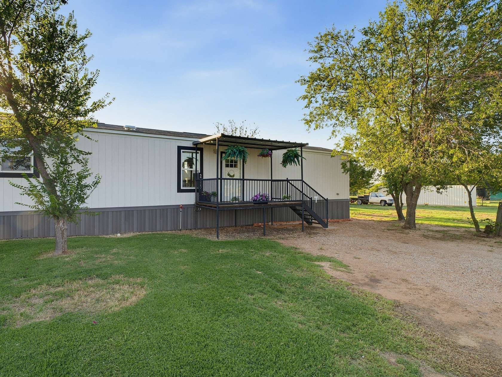 1.5 Acres of Land with Home for Sale in Henrietta, Texas