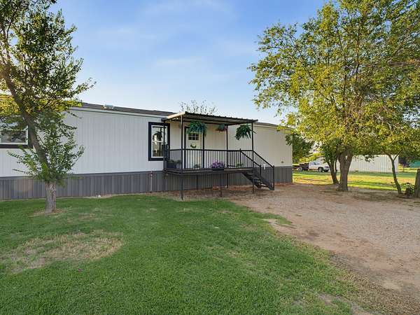 1.5 Acres of Land with Home for Sale in Henrietta, Texas