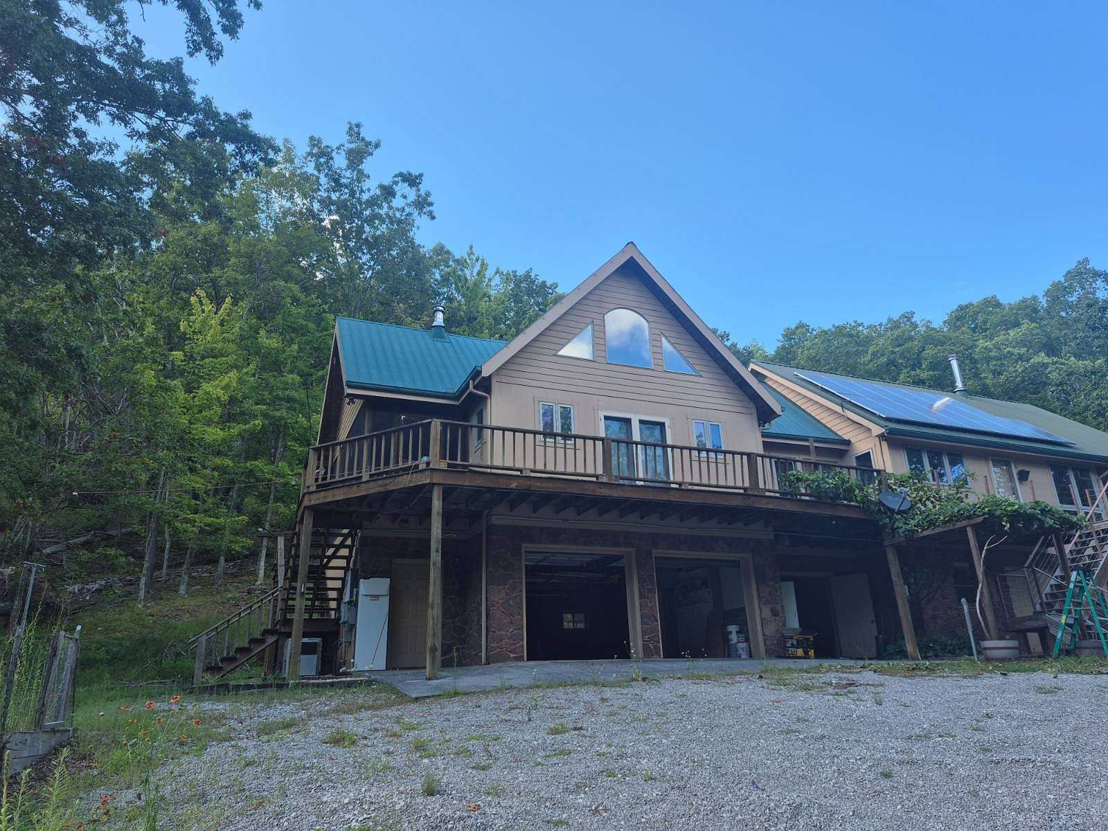 136 Acres of Recreational Land with Home for Sale in Sneedville, Tennessee