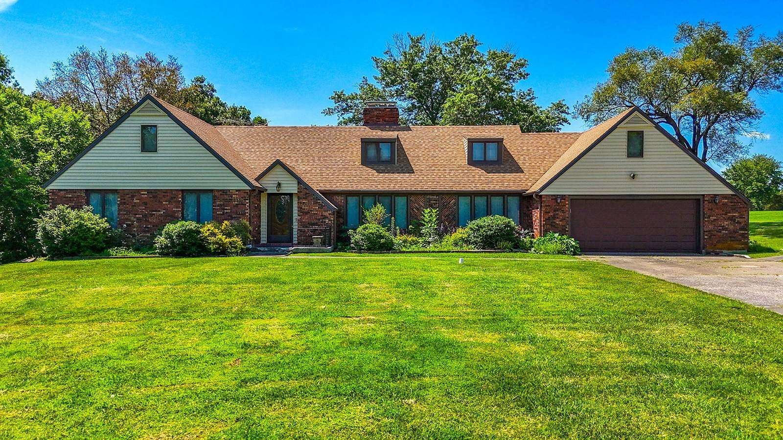 5.3 Acres of Land with Home for Sale in Mexico, Missouri
