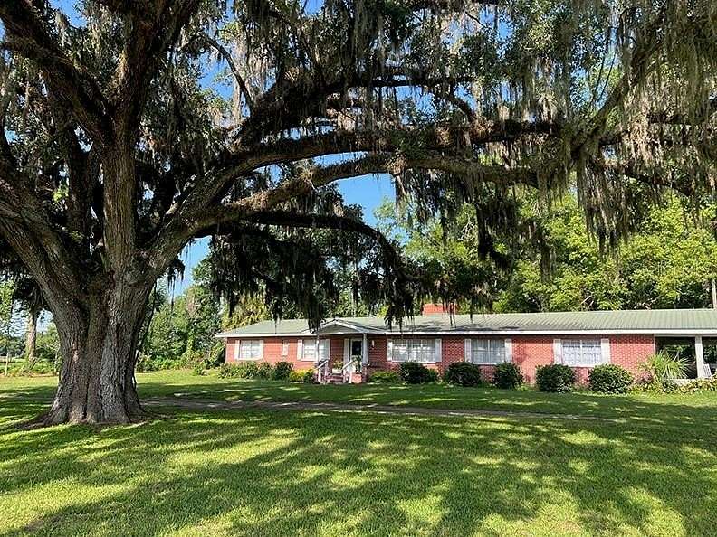19 Acres of Land with Home for Sale in Williston, Florida