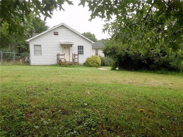 2.5 Acres of Land with Home for Sale in Poplar Bluff, Missouri