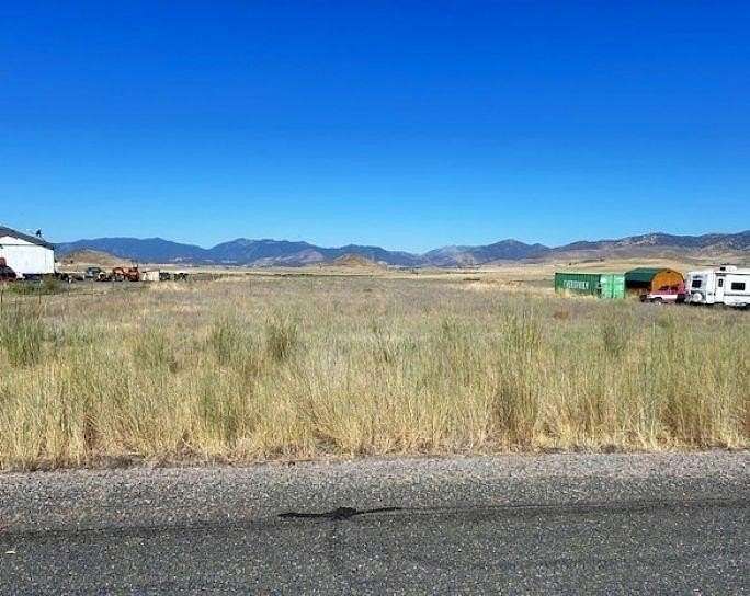 1 Acre of Land for Sale in Montague, California
