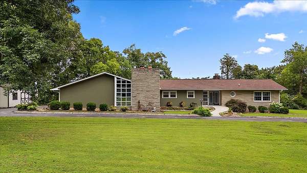 1.6 Acres of Land with Home for Sale in Shelbyville, Tennessee