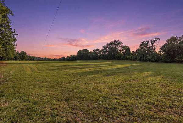 9 Acres of Residential Land for Sale in Dickson, Tennessee