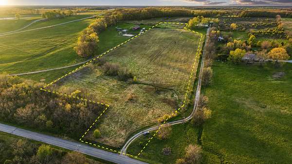 8 Acres of Residential Land for Sale in Columbia, Tennessee