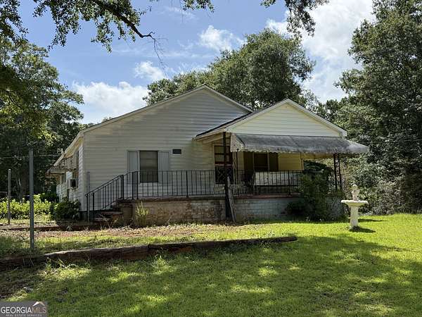 10.4 Acres of Land with Home for Sale in Thomaston, Georgia