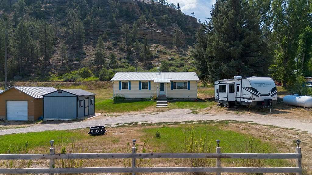 10 Acres of Land with Home for Sale in Joliet, Montana
