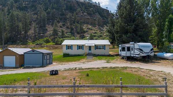 10 Acres of Land with Home for Sale in Joliet, Montana