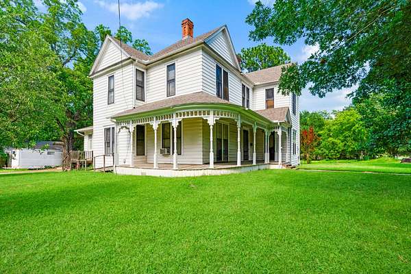 1.6 Acres of Land with Home for Sale in Paris, Texas