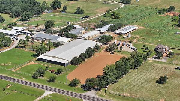 35 Acres of Agricultural Land with Home for Sale in Tioga, Texas