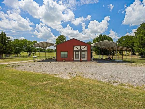 2 Acres of Land with Home for Sale in Van Alstyne, Texas