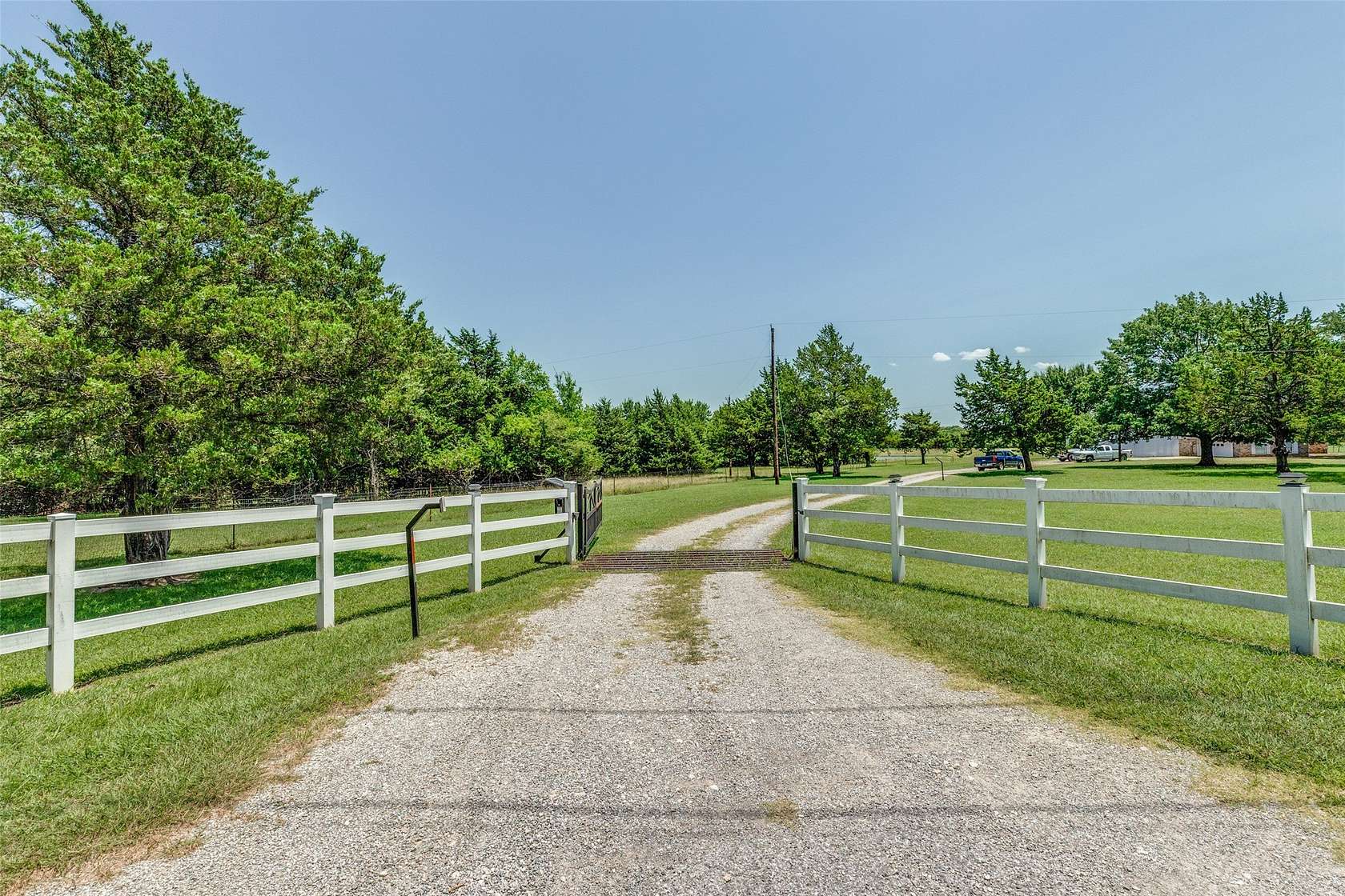 14.4 Acres of Land with Home for Sale in Pottsboro, Texas