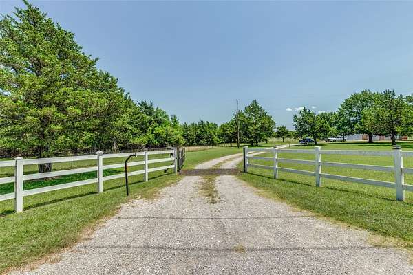 14.4 Acres of Land with Home for Sale in Pottsboro, Texas