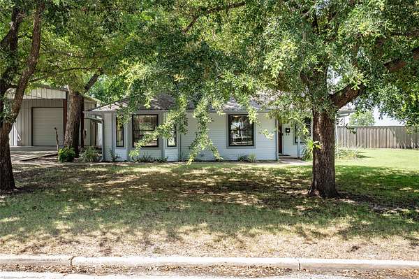 4.2 Acres of Land with Home for Sale in Farmersville, Texas