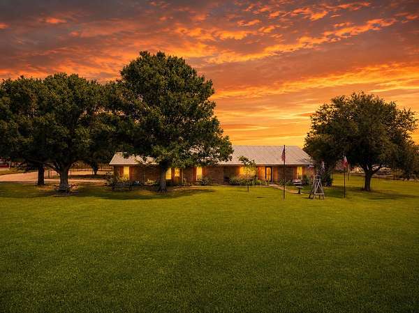 6.14 Acres of Land with Home for Sale in Denton, Texas