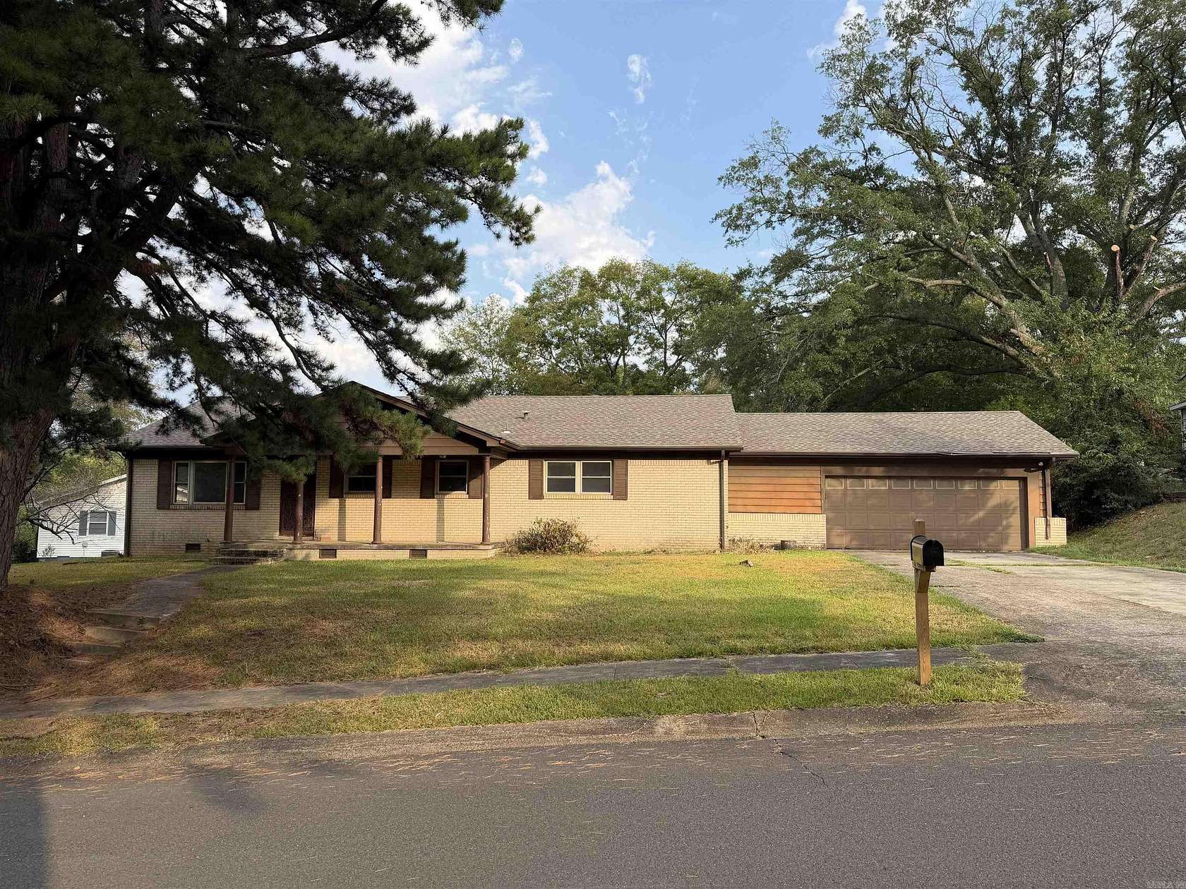 1.5 Acres of Land with Home for Sale in Benton, Arkansas