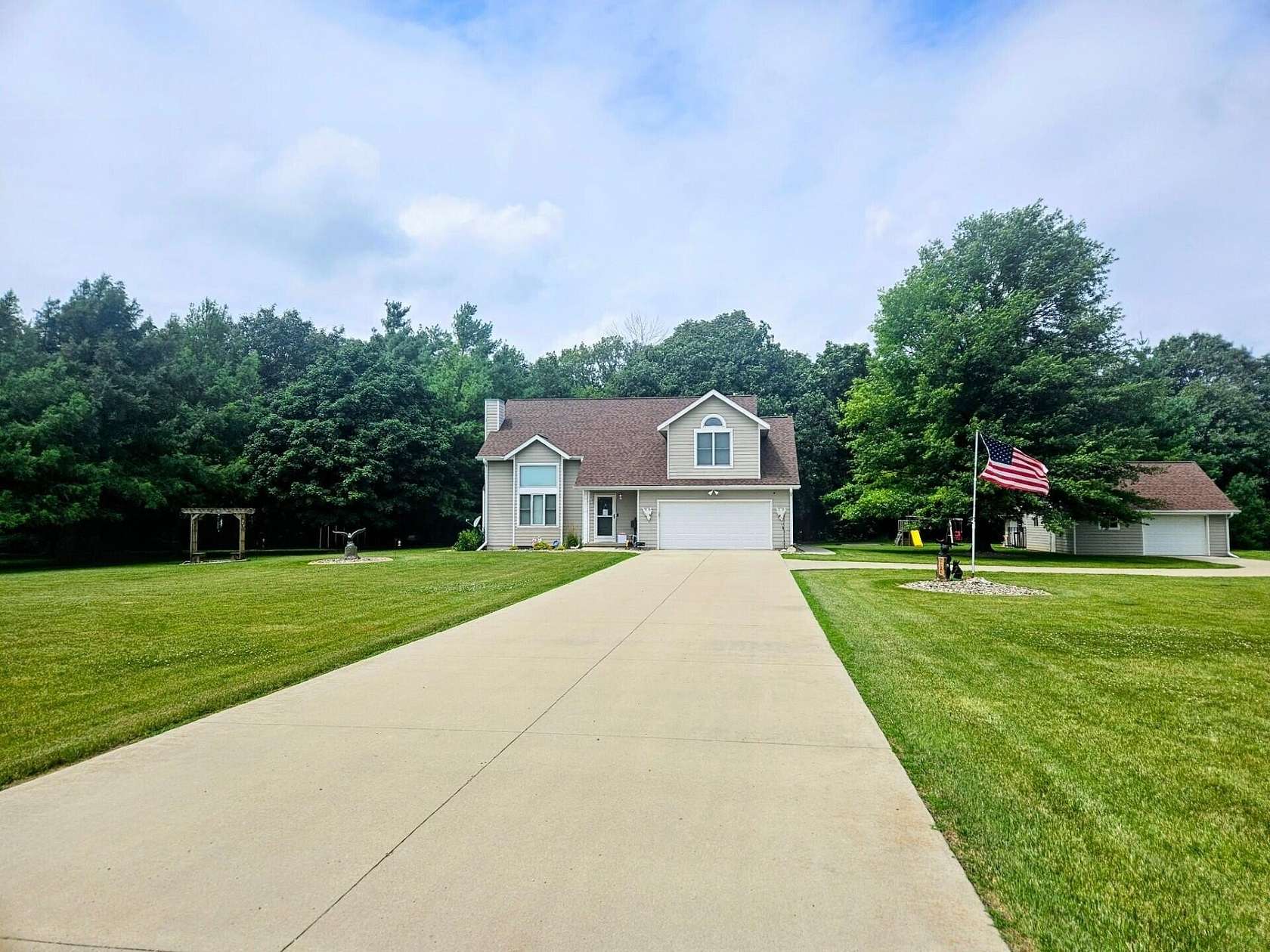 2.2 Acres of Land with Home for Sale in Boone, Iowa