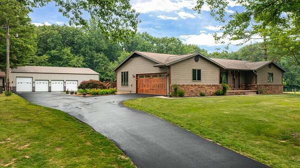 3 Acres of Land with Home for Sale in Effingham, Illinois