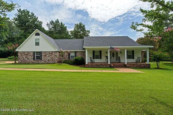 28 Acres of Land with Home for Sale in Vicksburg, Mississippi
