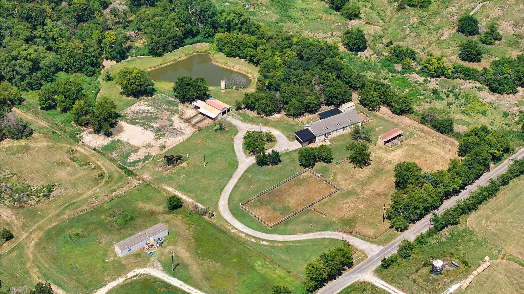 8 Acres of Land with Home for Sale in Whitesboro, Texas