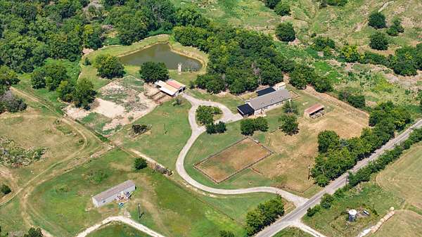 8 Acres of Land with Home for Sale in Whitesboro, Texas