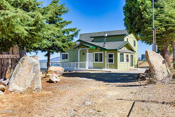 4 Acres of Land with Home for Sale in Tehachapi, California
