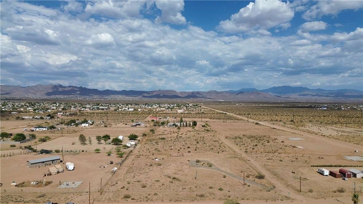 1.45 Acres of Residential Land for Sale in Golden Valley, Arizona