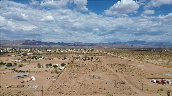 1.45 Acres of Residential Land for Sale in Golden Valley, Arizona