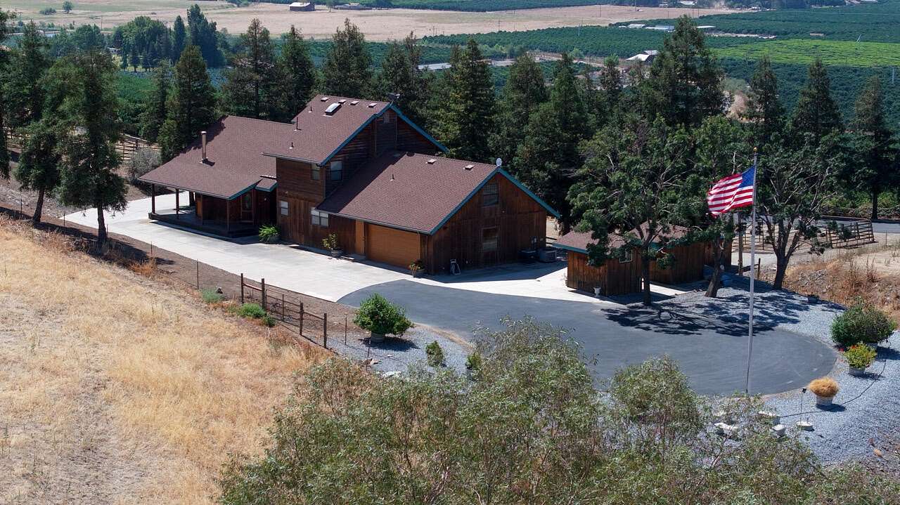 76.7 Acres of Agricultural Land with Home for Sale in Lindsay, California