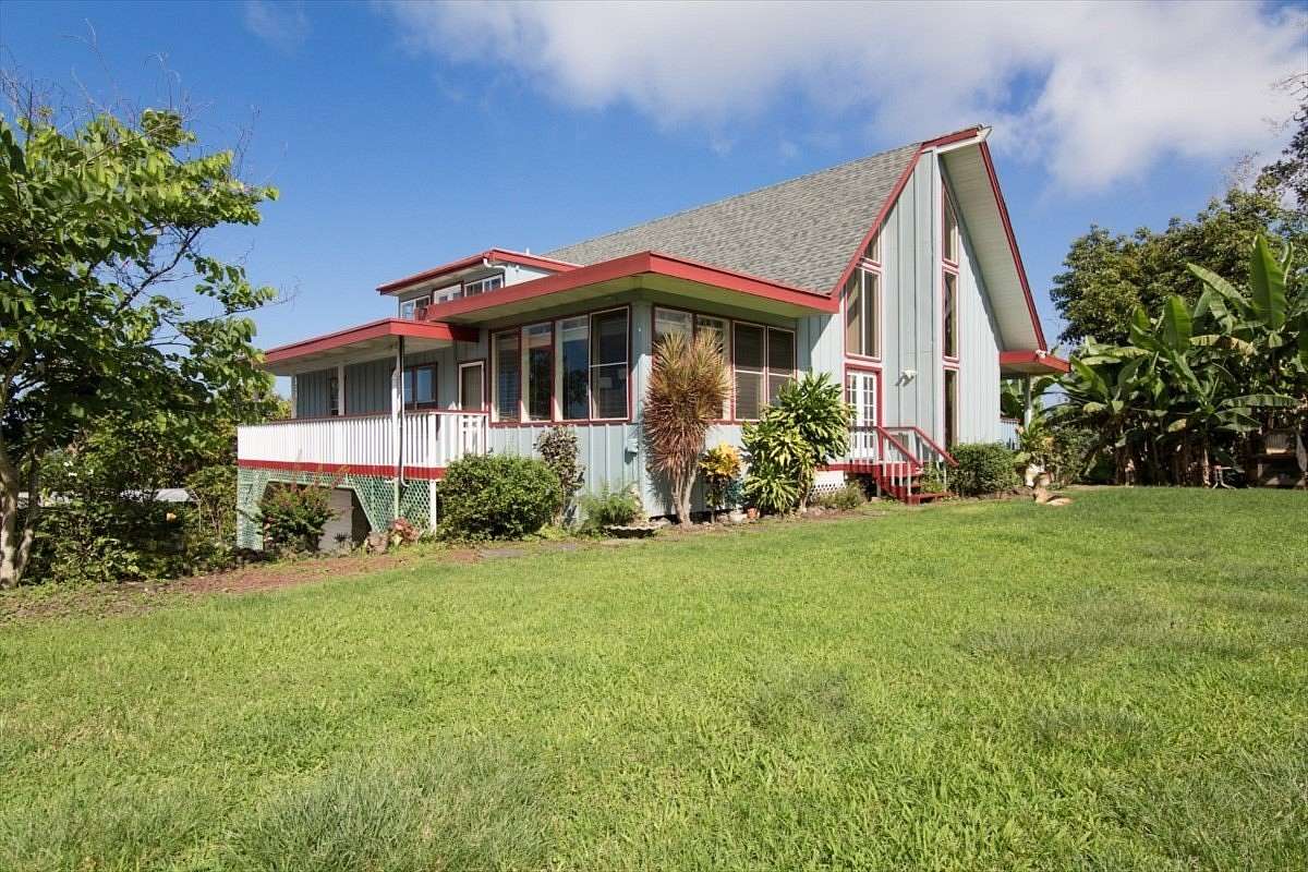 19.5 Acres of Land with Home for Sale in Holualoa, Hawaii
