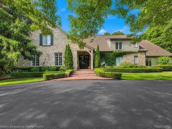 1.8 Acres of Land with Home for Sale in Bloomfield Township, Michigan