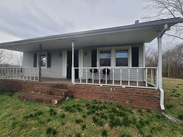 9.62 Acres of Land with Home for Sale in Hendersonville, Tennessee