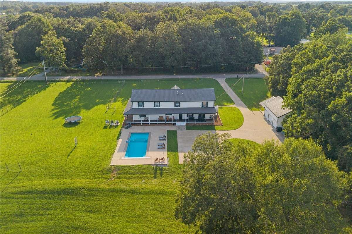 17 Acres of Recreational Land with Home for Sale in Dickson, Tennessee