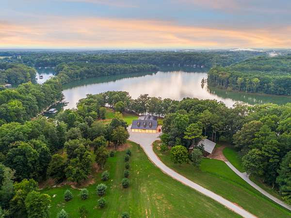19.4 Acres of Recreational Land with Home for Sale in Winchester, Tennessee