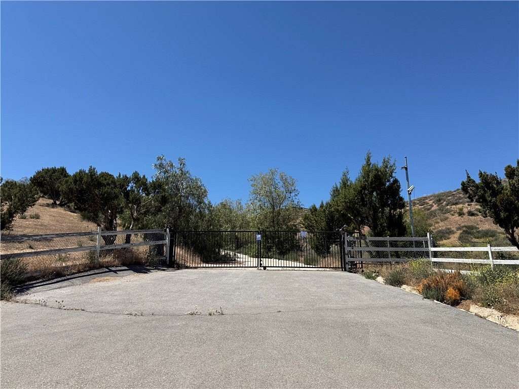 2.57 Acres of Land with Home for Sale in Agua Dulce, California