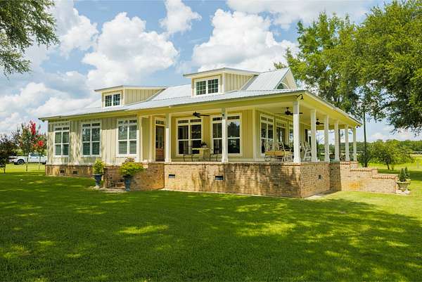 175 Acres of Land with Home for Sale in Fitzgerald, Georgia