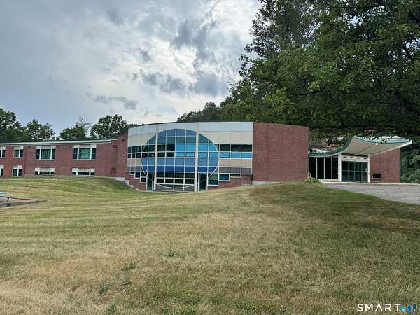5.12 Acres of Improved Mixed-Use Land for Sale in North Branford, Connecticut