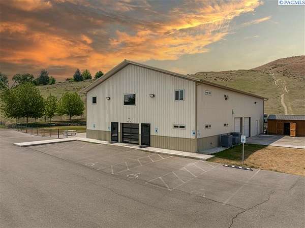 2.62 Acres of Improved Mixed-Use Land for Sale in West Richland, Washington