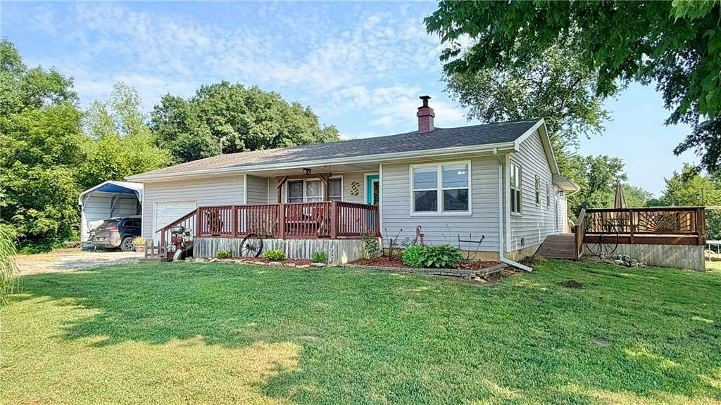 5 Acres of Land with Home for Sale in Trenton, Missouri