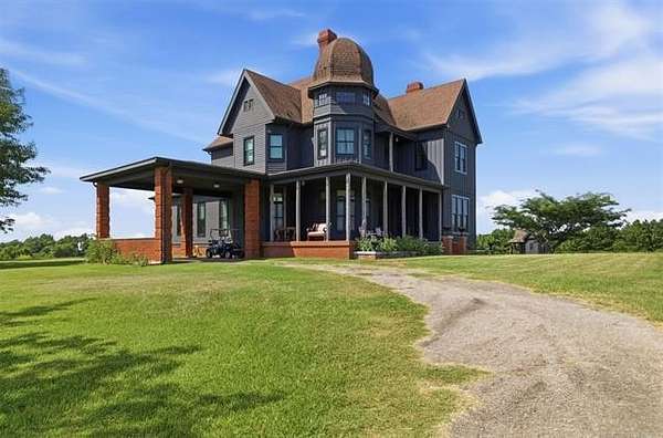168 Acres of Land with Home for Sale in Hugo, Oklahoma