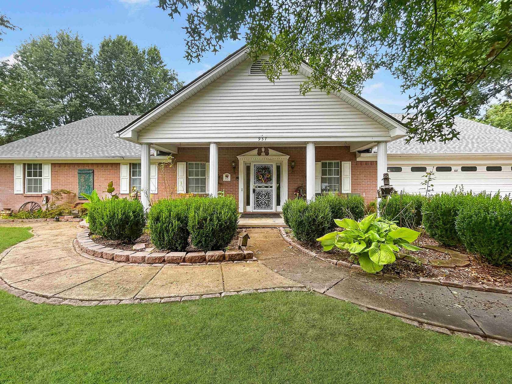 1.66 Acres of Land with Home for Sale in Burlison, Tennessee