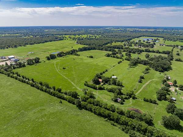 10 Acres of Land for Sale in Kemp, Texas