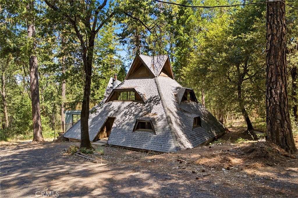 2.63 Acres of Land with Home for Sale in Magalia, California